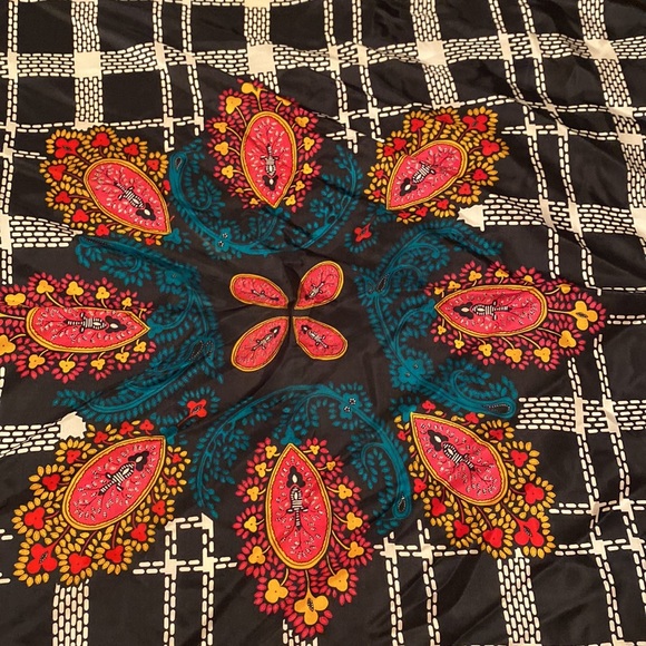 Vintage Diane Von Furstenberg Paisley Scarf 43” x 43” - Picture 4 of 16